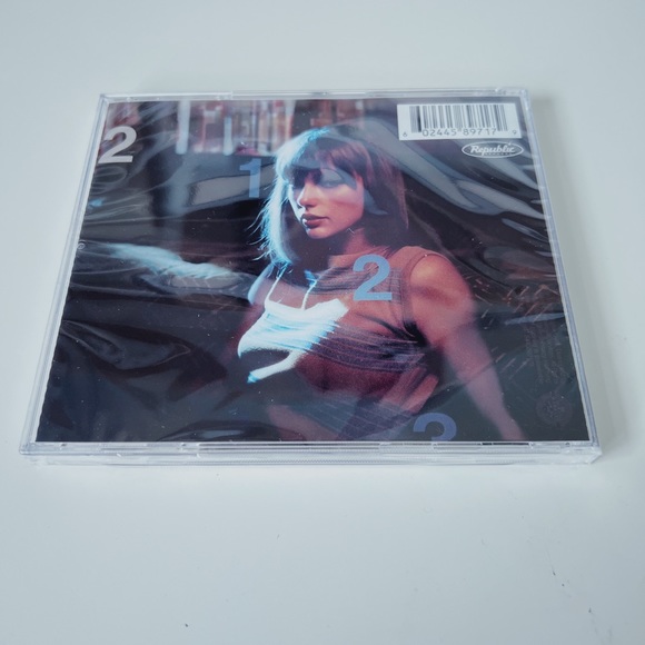 Taylor Swift Midnights — moonstone edition — hand signed, autographed, SEALED - Picture 4 of 6